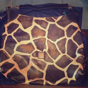 DOONEY & BOURKE GIRAFFE PRINT SHOULDER BAG